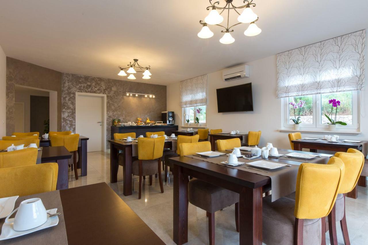 B&B Villa Maris Punat Exterior photo